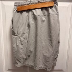 Like New- Lululemon Pace Breaker 7” Shorts - Linerless